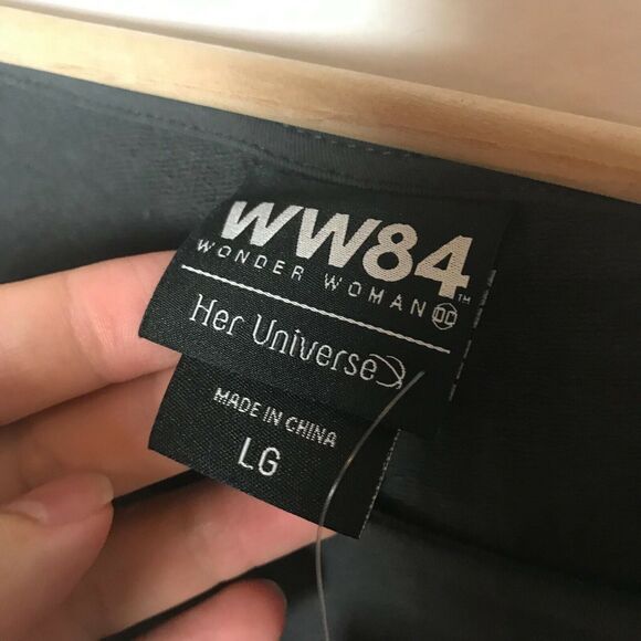 Her Universe NWT Wonder Woman WW84 Junior Large Gray Thick Lounge Crop Top Shirt - Picture 3 of 10